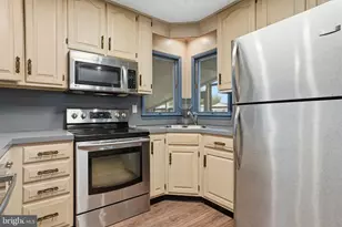 47 Thornyapple Ln, Levittown, PA 19054 - Photo 17