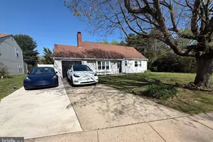 609 S Queen Anne Dr, Fairless Hills, PA 19030 - Photo 1