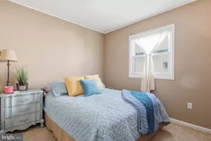 7 New Pond Ln, Levittown, PA 19054 - Photo 9