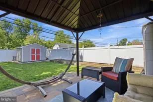 7 New Pond Ln, Levittown, PA 19054 - Photo 27