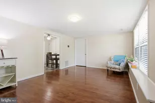 7 New Pond Ln, Levittown, PA 19054 - Photo 17