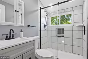 7 New Pond Ln, Levittown, PA 19054 - Photo 21