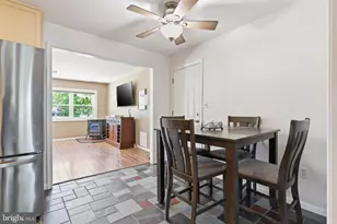 7 New Pond Ln, Levittown, PA 19054 - Photo 15