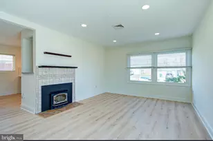 49 Mistletoe Ln, Levittown, PA 19054 - Photo 9
