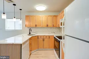 49 Mistletoe Ln, Levittown, PA 19054 - Photo 5