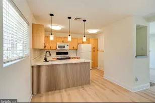 49 Mistletoe Ln, Levittown, PA 19054 - Photo 7