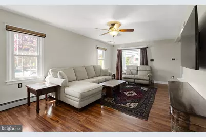 131 N Hawthorne Avenue, Langhorne, PA 19047 - Photo 9