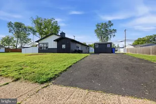 25 Gun Rd, Levittown, PA 19057 - Photo 39