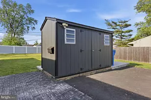 25 Gun Rd, Levittown, PA 19057 - Photo 37