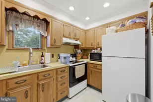 442 Lakeside Dr, Levittown, PA 19054 - Photo 3