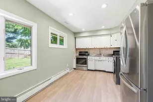 17 Cloister Rd, Levittown, PA 19057 - Photo 7