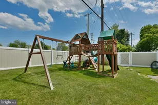 2 Jollybrook Rd, Levittown, PA 19056 - Photo 39