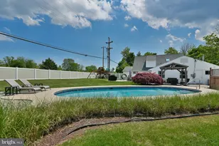 2 Jollybrook Rd, Levittown, PA 19056 - Photo 43
