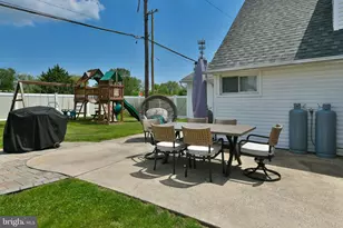 2 Jollybrook Rd, Levittown, PA 19056 - Photo 35