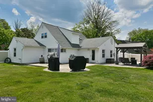 2 Jollybrook Rd, Levittown, PA 19056 - Photo 33