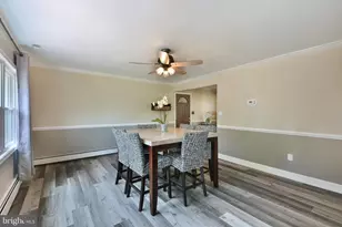 2 Jollybrook Rd, Levittown, PA 19056 - Photo 7