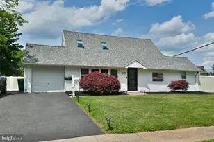 2 Jollybrook Rd, Levittown, PA 19056 - Photo 5