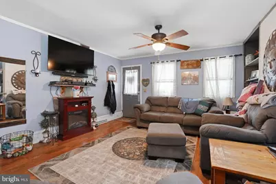 7 E Maple Avenue, Morrisville, PA 19067 - Photo 3