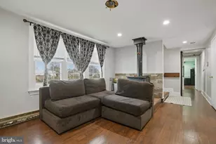 320 Maple St, Warminster, PA 18974 - Photo 3