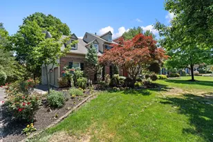1424 Ridgewood Ln, Newtown, PA 18940 - Photo 3