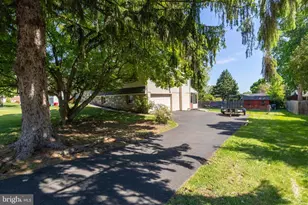 1519 Nevarc Rd, Warminster, PA 18974 - Photo 3