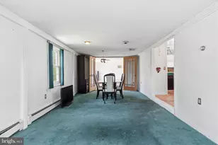 21 Iris Rd, Levittown, PA 19057 - Photo 13