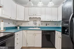 21 Iris Rd, Levittown, PA 19057 - Photo 11
