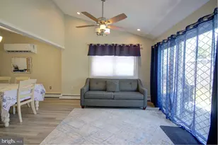 18 Plumtree Rd, Levittown, PA 19056 - Photo 13
