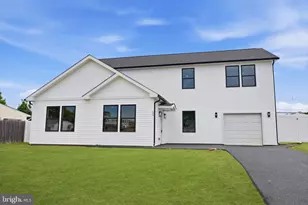 12 Palm Ln, Levittown, PA 19054 - Photo 1