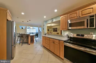 65 Hawk Rd, Levittown, PA 19056 - Photo 17