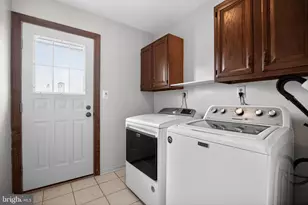 95 Taylor Dr, Levittown, PA 19054 - Photo 15