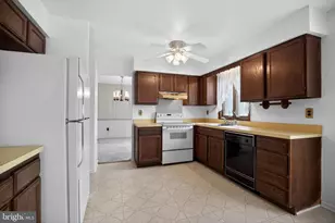95 Taylor Dr, Levittown, PA 19054 - Photo 11