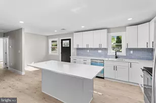30 Orangewood Dr, Levittown, PA 19057 - Photo 9