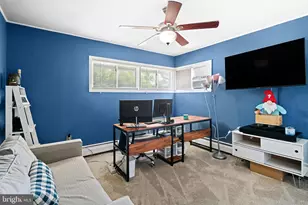 360 Holly Dr, Levittown, PA 19055 - Photo 17