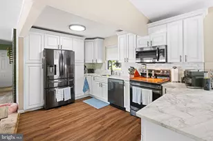360 Holly Dr, Levittown, PA 19055 - Photo 3