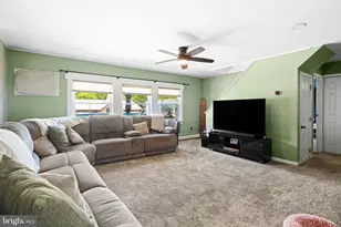 360 Holly Dr, Levittown, PA 19055 - Photo 11