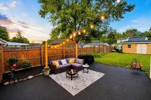 12 Hickory Ln, Levittown, PA 19055 - Photo 3