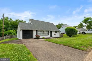 44 Quickset Rd, Levittown, PA 19057 - Photo 3