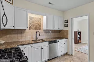 695 Locust Rd, Warminster, PA 18974 - Photo 9