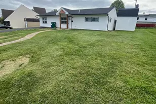 23 Mimosa Ln, Levittown, PA 19054 - Photo 3