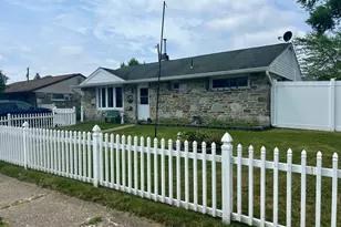 2513 Laurel Dr, Bristol, PA 19007 - Photo 3