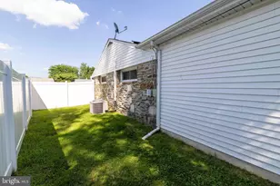 2513 Laurel Dr, Bristol, PA 19007 - Photo 17