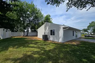10 Linden Ln, Levittown, PA 19054 - Photo 33