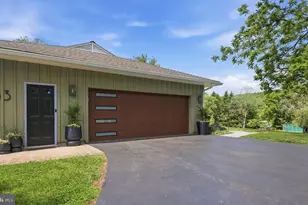 33 Woodhill Rd, Newtown, PA 18940 - Photo 3