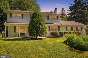 949 Queens Dr, Yardley, PA 19067 - Photo 1