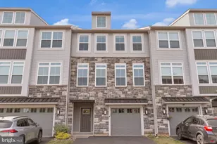 10 Independence Ct, Perkasie, PA 18944 - Photo 1