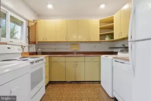 58 Trail Rd, Levittown, PA 19056 - Photo 11