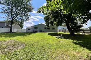 208 Thornridge Dr, Levittown, PA 19054 - Photo 21