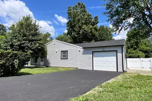 208 Thornridge Dr, Levittown, PA 19054 - Photo 3