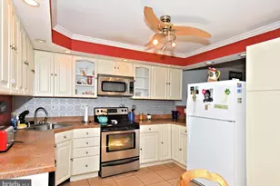 70 Tall Pine Ln, Levittown, PA 19054 - Photo 9